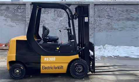 Applicazione dei carrelli elevatori elettrici Rippa Group nel magazzino